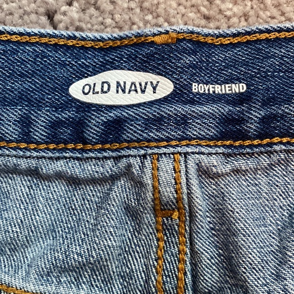 Old Navy Boyfriend Jean Shorts - size 8 - Picture 3 of 7